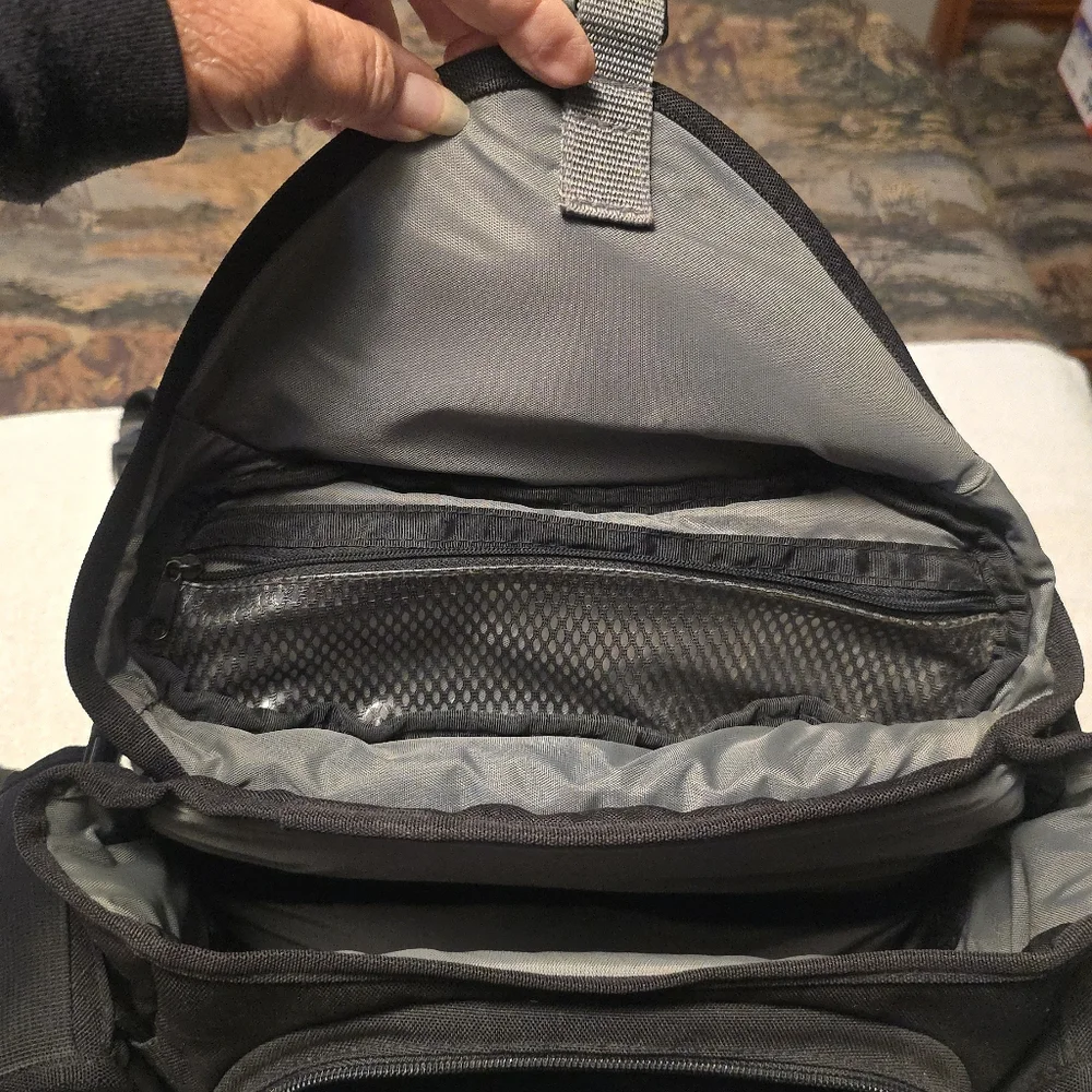 Tamrac Velocity 7 Sholder Bag with 2 extra lens/accessories side cases.